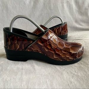 Dansko‎ Professional Tiger’s Eye Patent Leather Clogs Eur 40 US 9.5